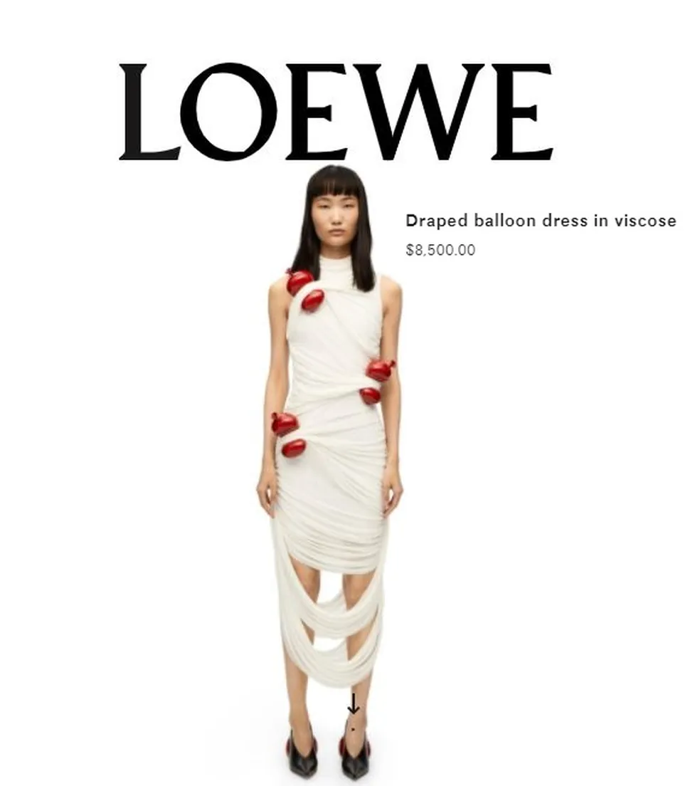 Vestido usado por Sabrina Sato na CCXP 2022 é da Loewe, disponível na loja online da grife (Foto: Reprodução)