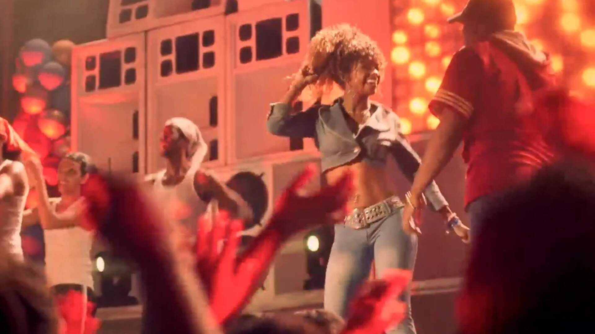 Vai na Fé: Vídeo dos bastidores mostra detalhes da ‘Princesinha do Baile’