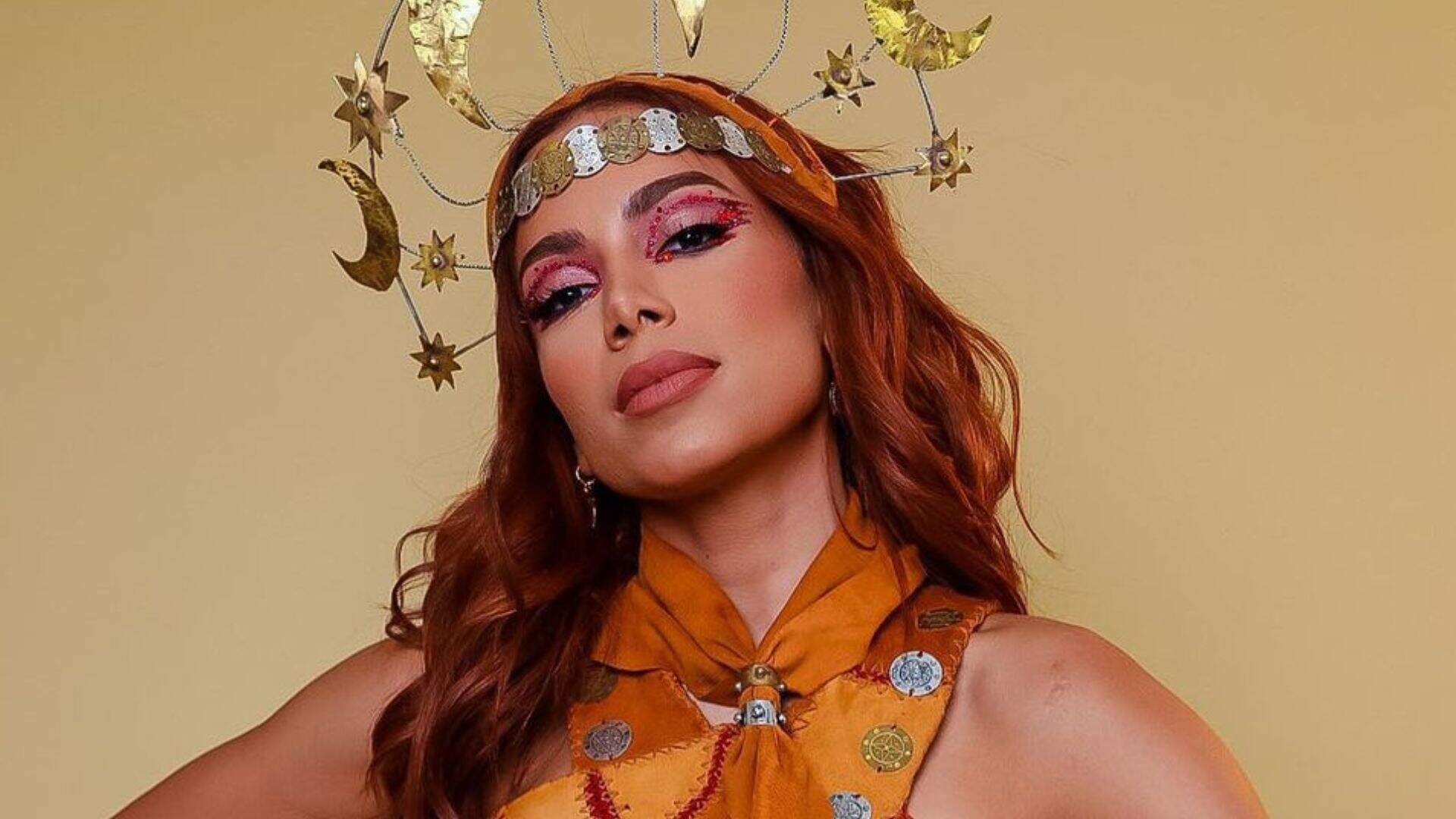 Sangue de Maria Bonita! Anitta se veste de cangaceira para show em Recife; veja fotos e vídeos - Metropolitana FM