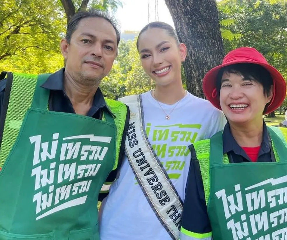 Miss Tailândia, Anna Sueangam-iam, com seus pais
