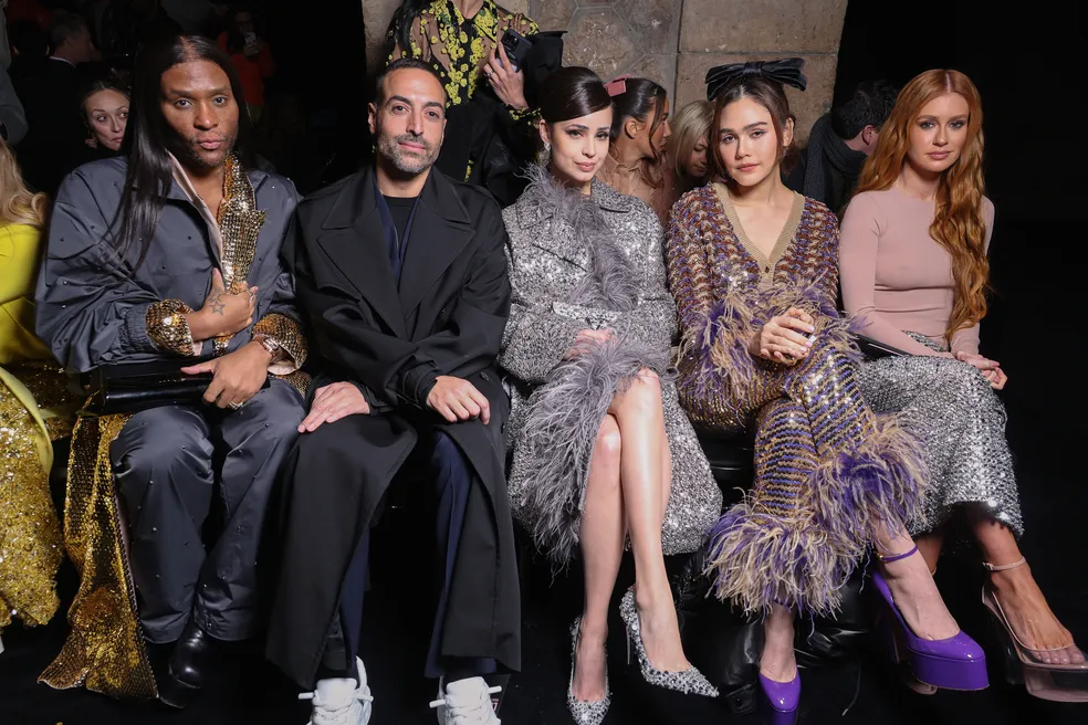 Law Roach, Mohammed Al Turki, Sofia Carson, Araya A. Hargate e Marina Ruy Barbosa durante a Paris Fashion Week 2023 (Foto: Getty Images)