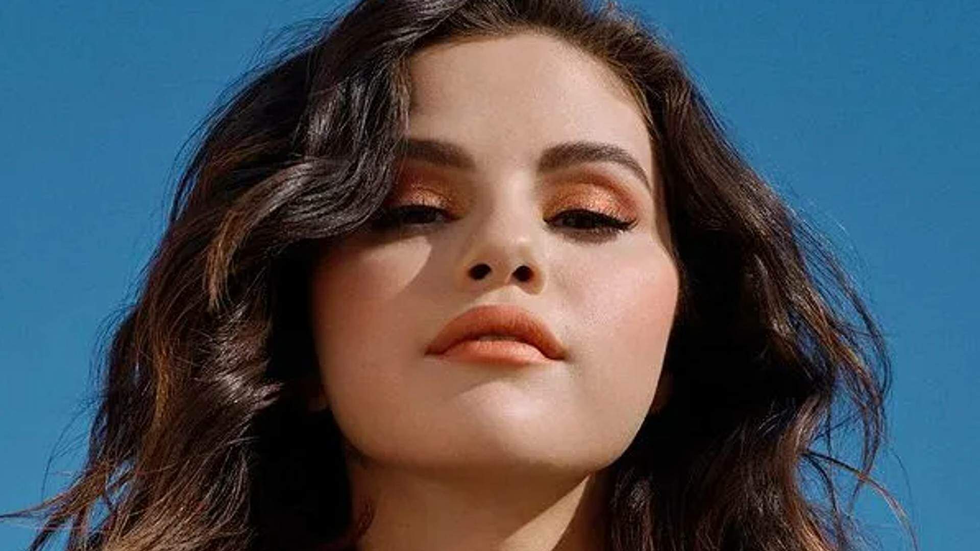 Selena Gomez arrasa de look all black em evento de Nova York