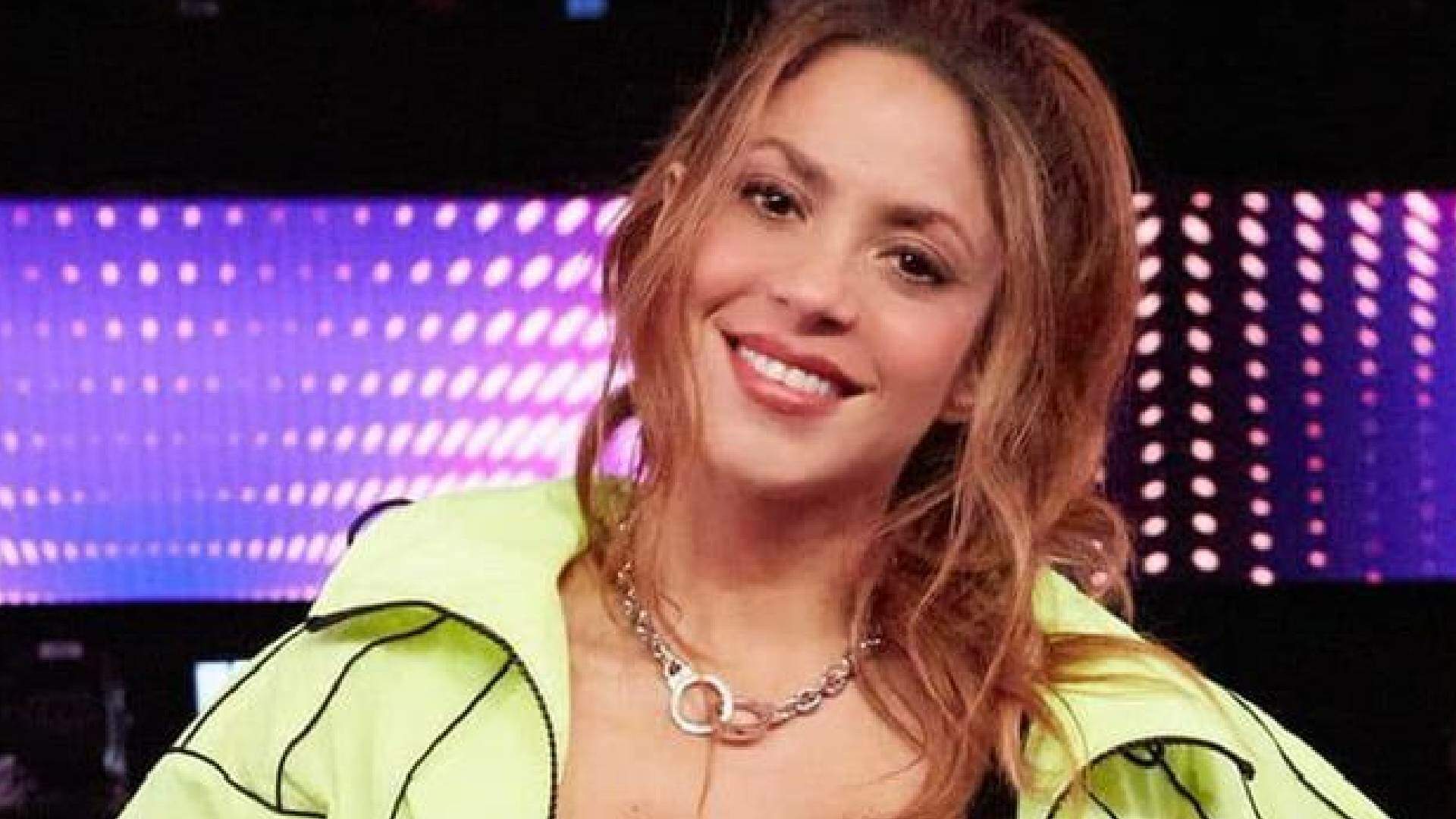Completando 46 anos, Shakira ganha bolo de aniversário inusitado e dá o que falar na web - Metropolitana FM