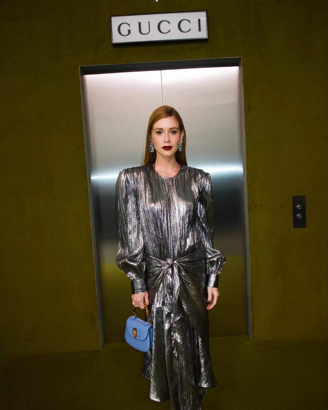 Marina Ruy Barbosa elege vestido metalizado de R$ 21 mil em desfile da Gucci (Foto: Getty Images)