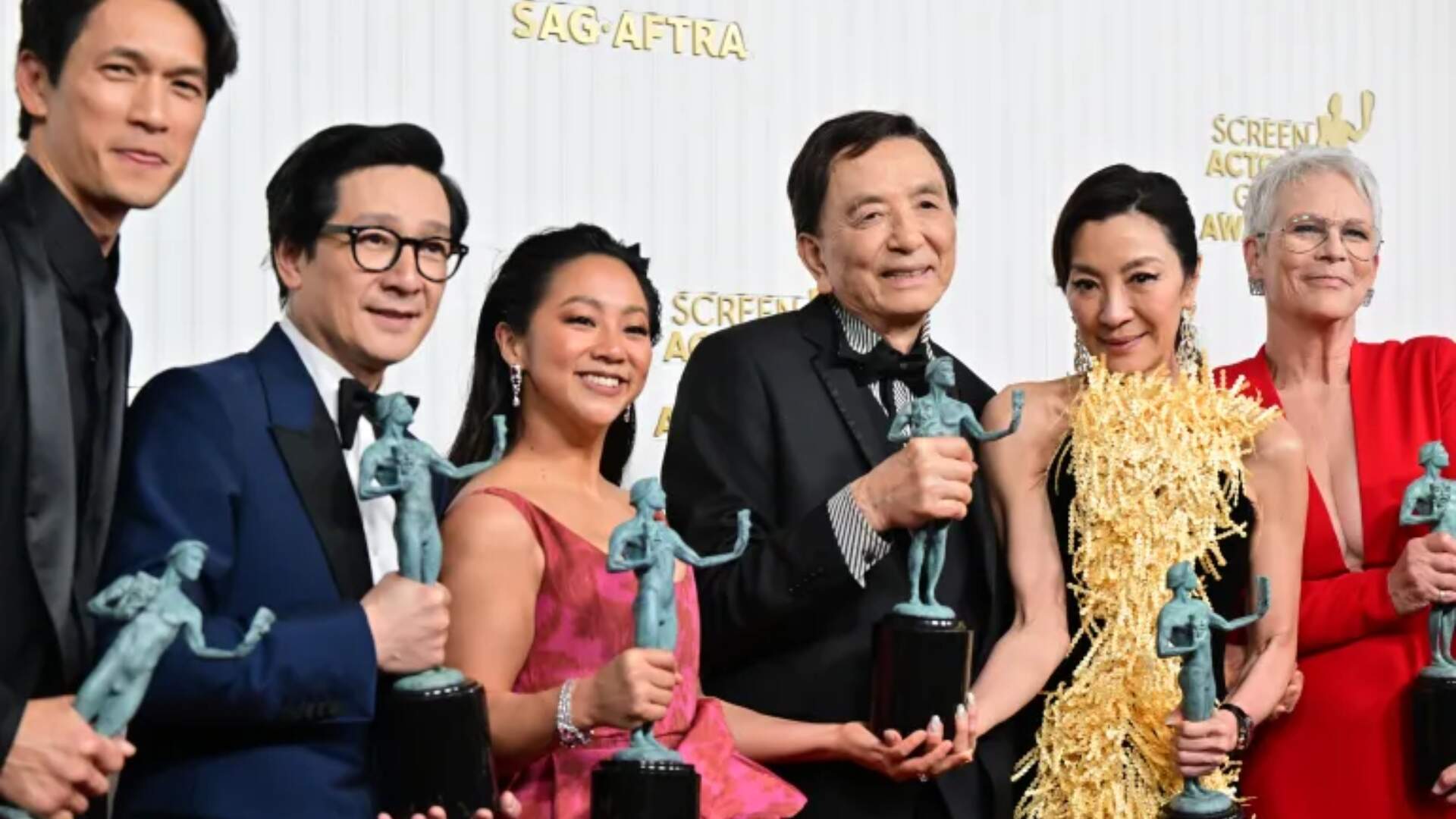 SAG Awards: “Tudo em Todo o Lugar ao Mesmo Tempo” vence de novo; conheça todos os vencedores - Metropolitana FM