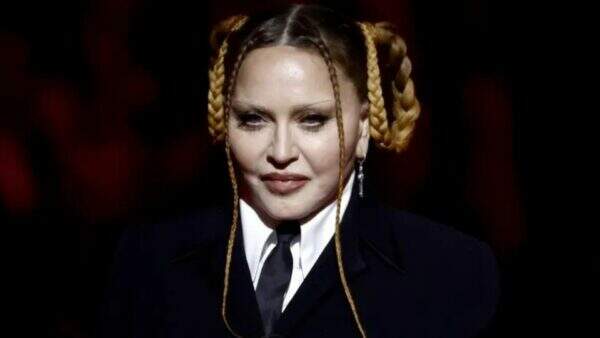 Sem papas na língua, Madonna rebate críticas sobre rosto inchado: “Preconceito e misoginia”