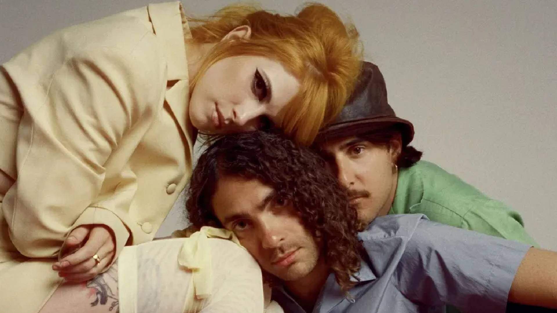 “This Is Why”: Paramore lança álbum influenciado por cantora pop e com faixas profundas sobre a vida - Metropolitana FM