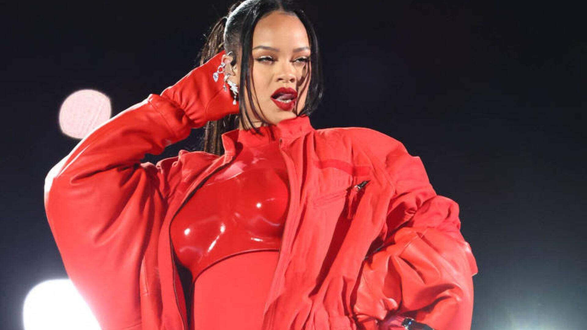 De surpresa, Rihanna confirma segunda gravidez durante show incrível no Super Bowl 2023