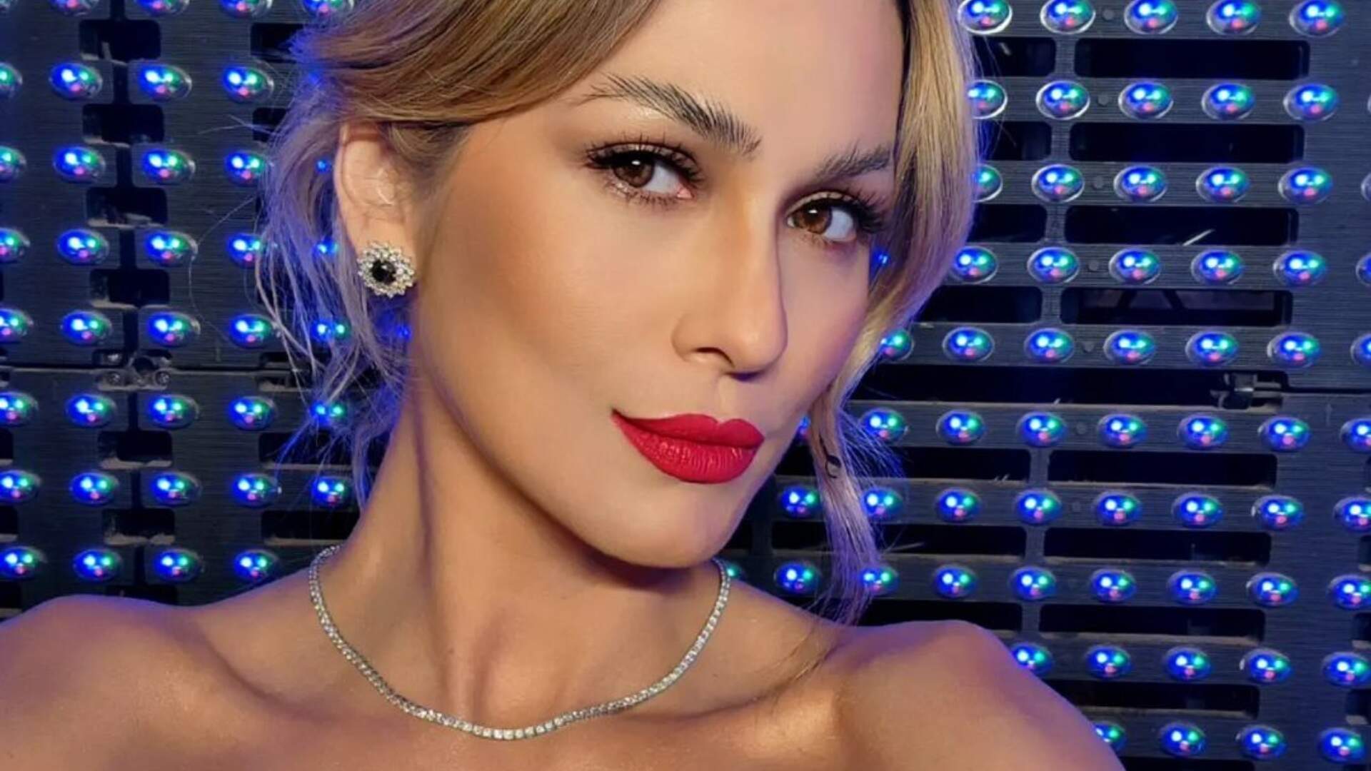 Transparente demais? Lívia Andrade deixa lingerie à mostra no vestido: “Escapou no ao vivo” - Metropolitana FM