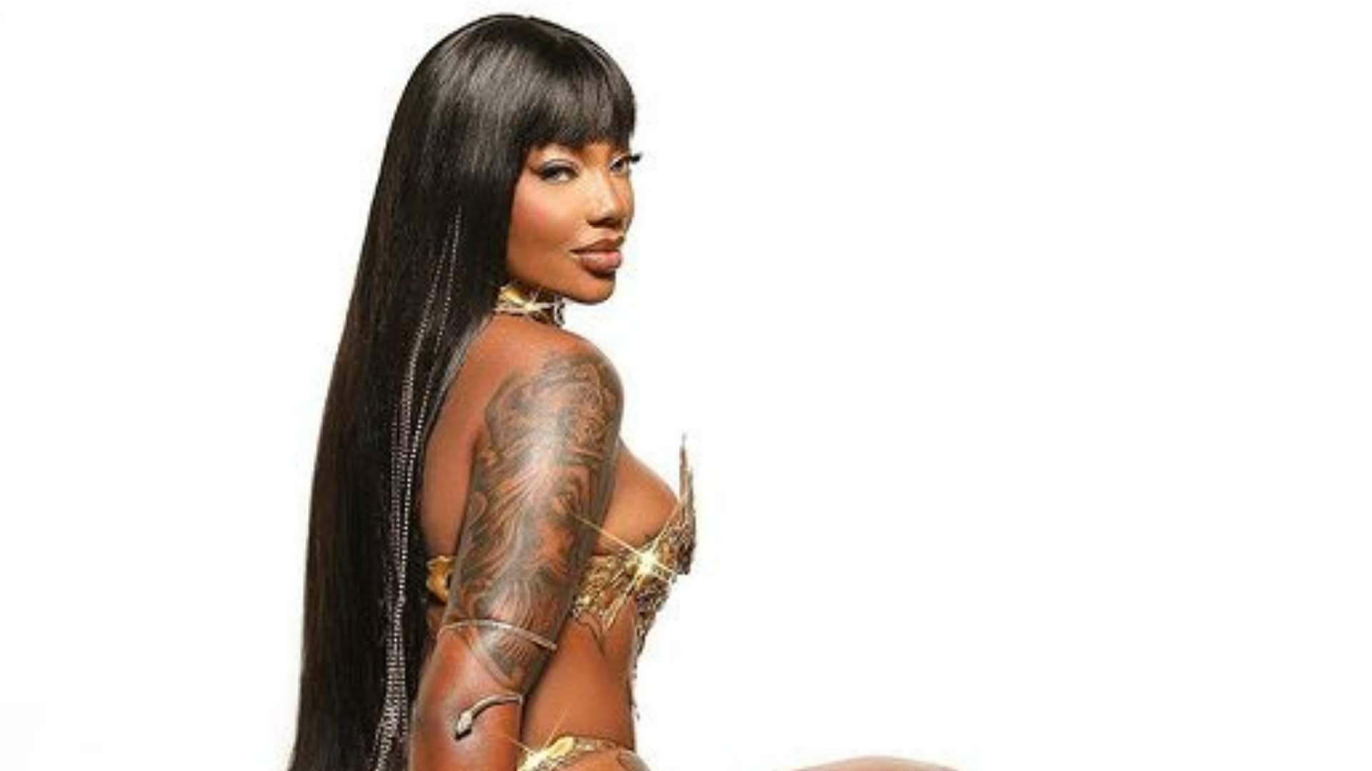 Ludmilla faz calcinha sumir ao agachar e deixar bumbum GG quase entrar na câmera: “Printei” - Metropolitana FM