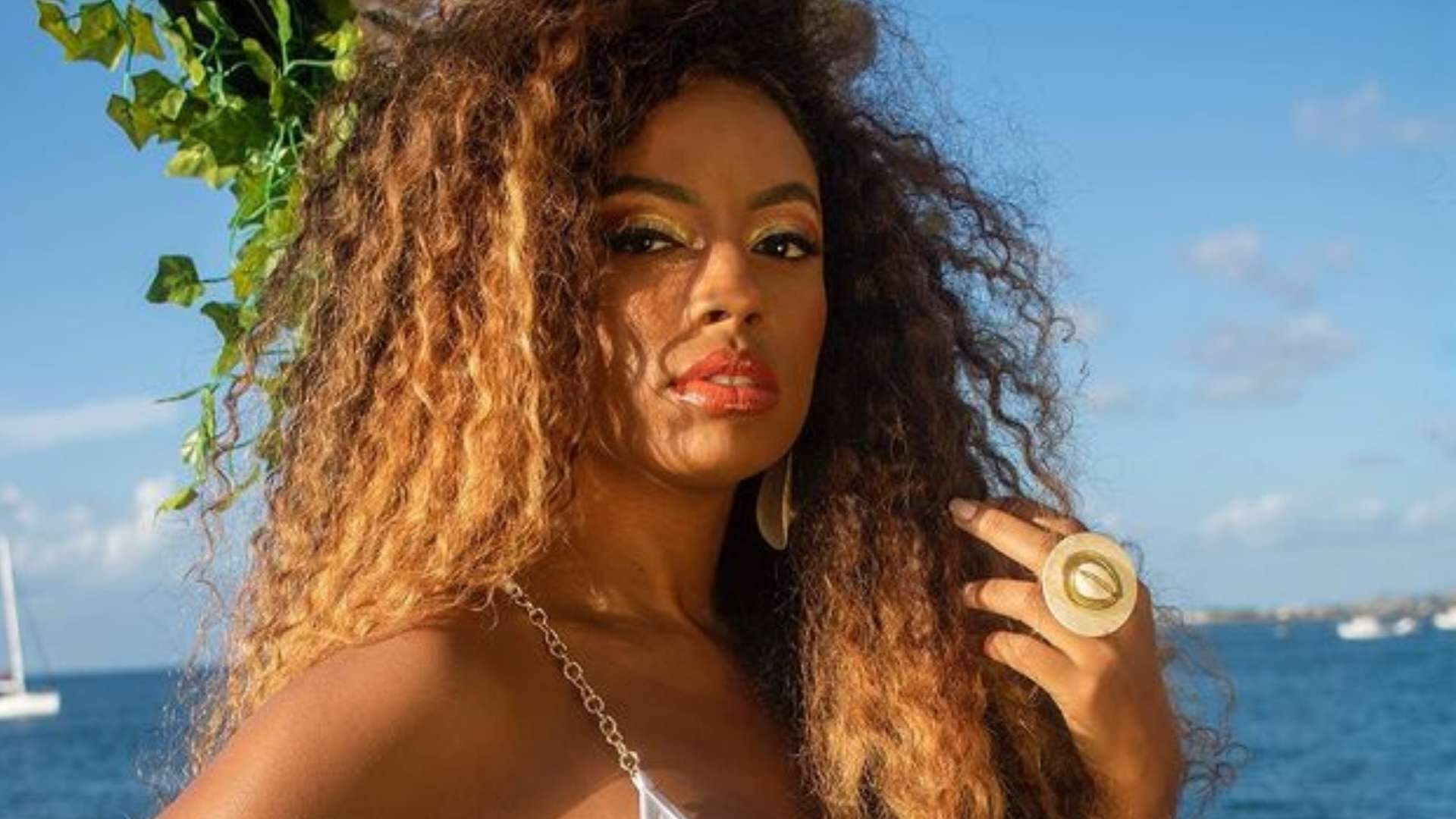 Lumena dança de biquíni e prótese do silicone quase pula para fora: “Filmei em câmera lenta” - Metropolitana FM