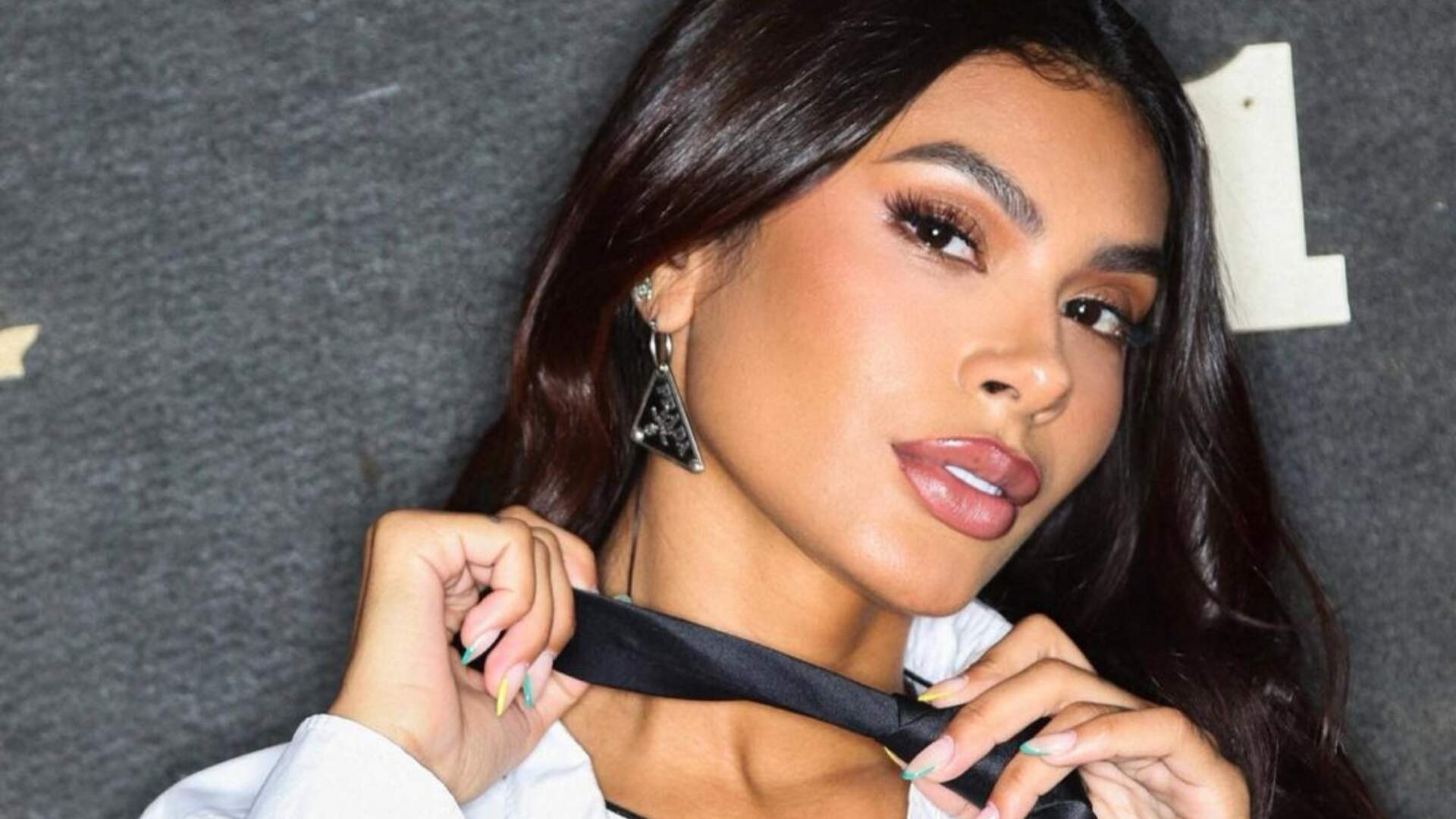 Pocah empina de fio-dental e grava bumbum causando impacto antes do Carnaval: “Pronta!” - Metropolitana FM