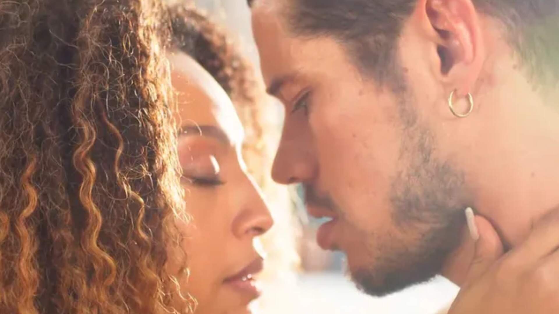 Vai na Fé: Lui e Sol dão o primeiro beijo e cantor comemora, ‘Sol me beijou!’ - Metropolitana FM