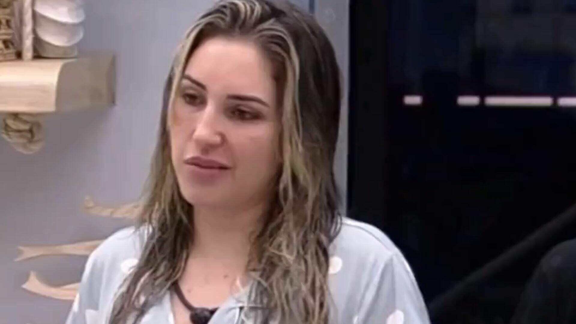 BBB 23: Amanda é acusada de falta de higiene após situação inusitada com seu cabelo - Metropolitana FM