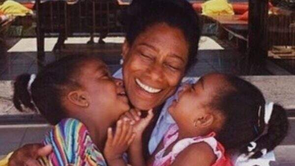 Filha de Glória Maria compartilha homenagem um mês após morte da mãe: “Saudades eternas”