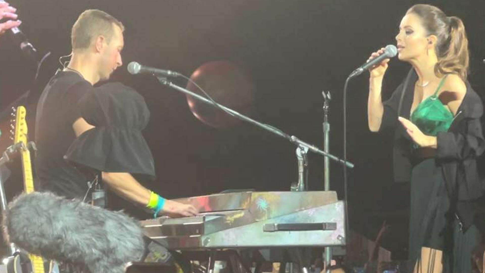 Sandy faz participação especial no show do Coldplay em SP e canta sucessos com Chris Martin - Metropolitana FM