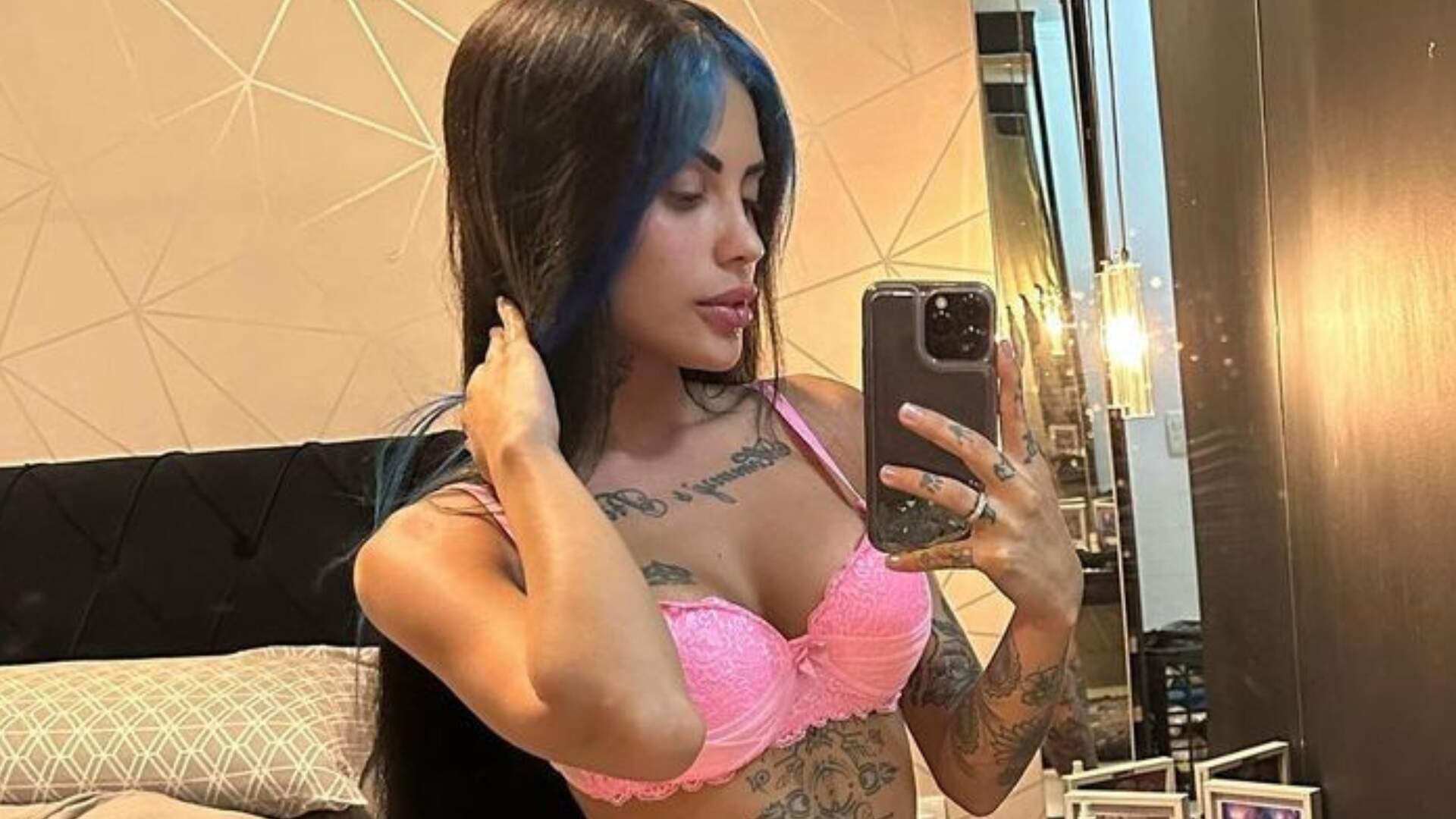 No espelho, Tati Zaqui faz selfie ousada para mostrar sua nova lingerie: “Nem gosto, né?” - Metropolitana FM