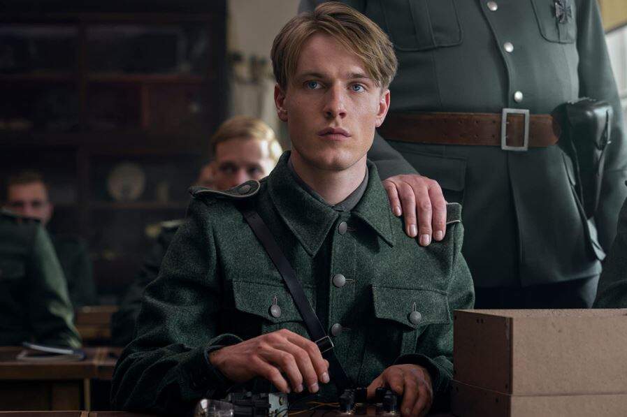 Louis Hofmann como Werner Pfennig (Foto: Reprodução/Netflix)