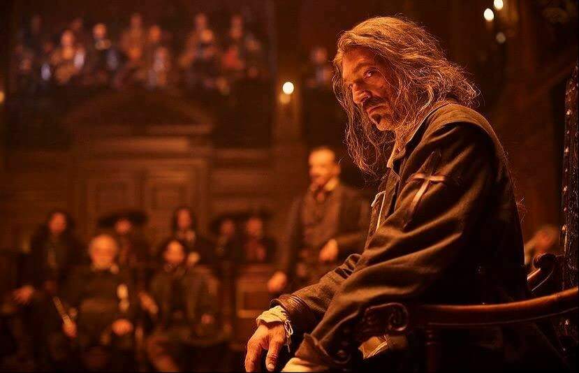 Julgamento de Athos em "Os Três Mosqueteiros: D’Artagnan" (Foto: Reprodução)