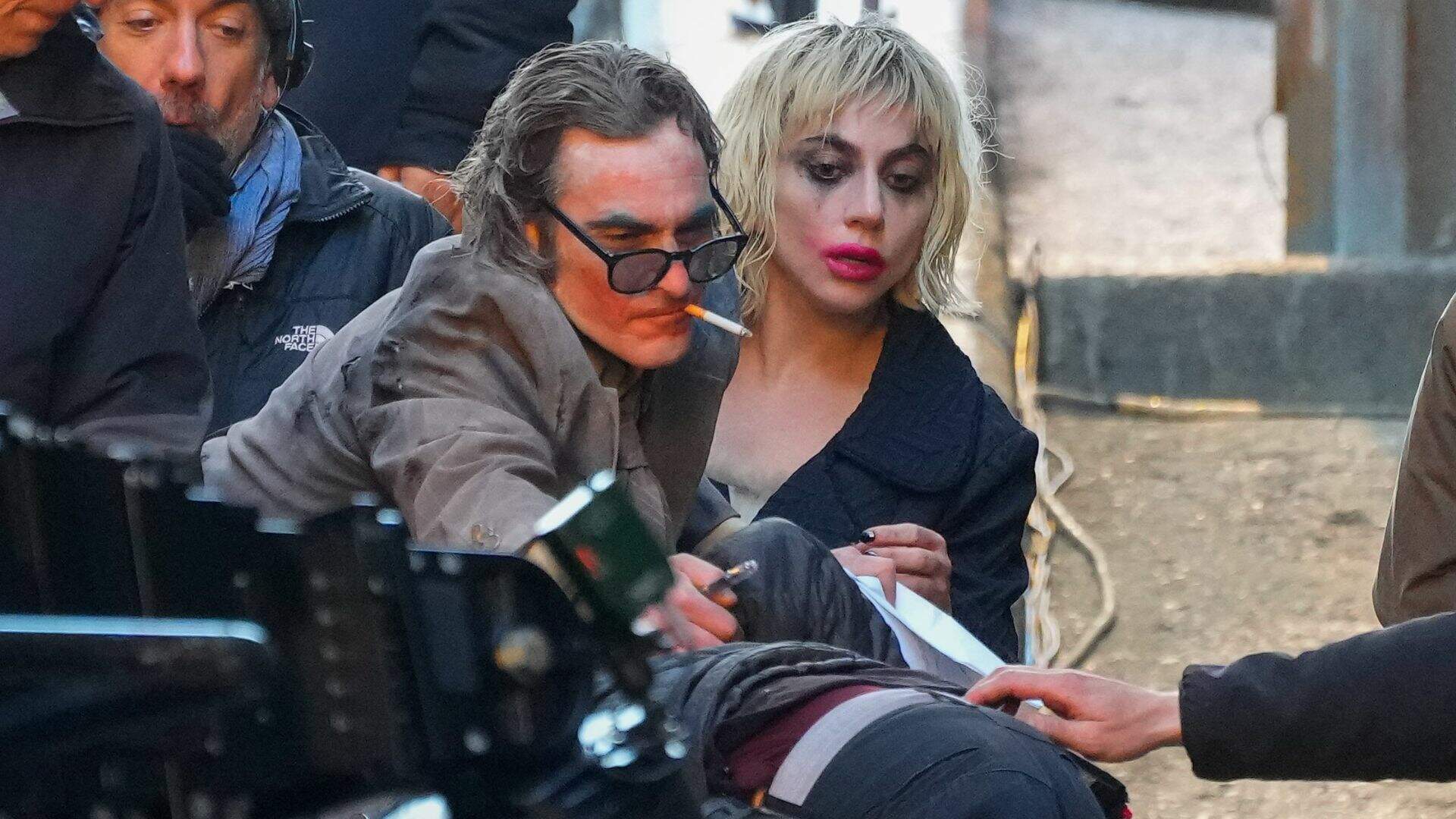 Joker: Folie à Deux: Imagens oficias de Lady Gaga e Joaquin Phoenix são reveladas; confira
