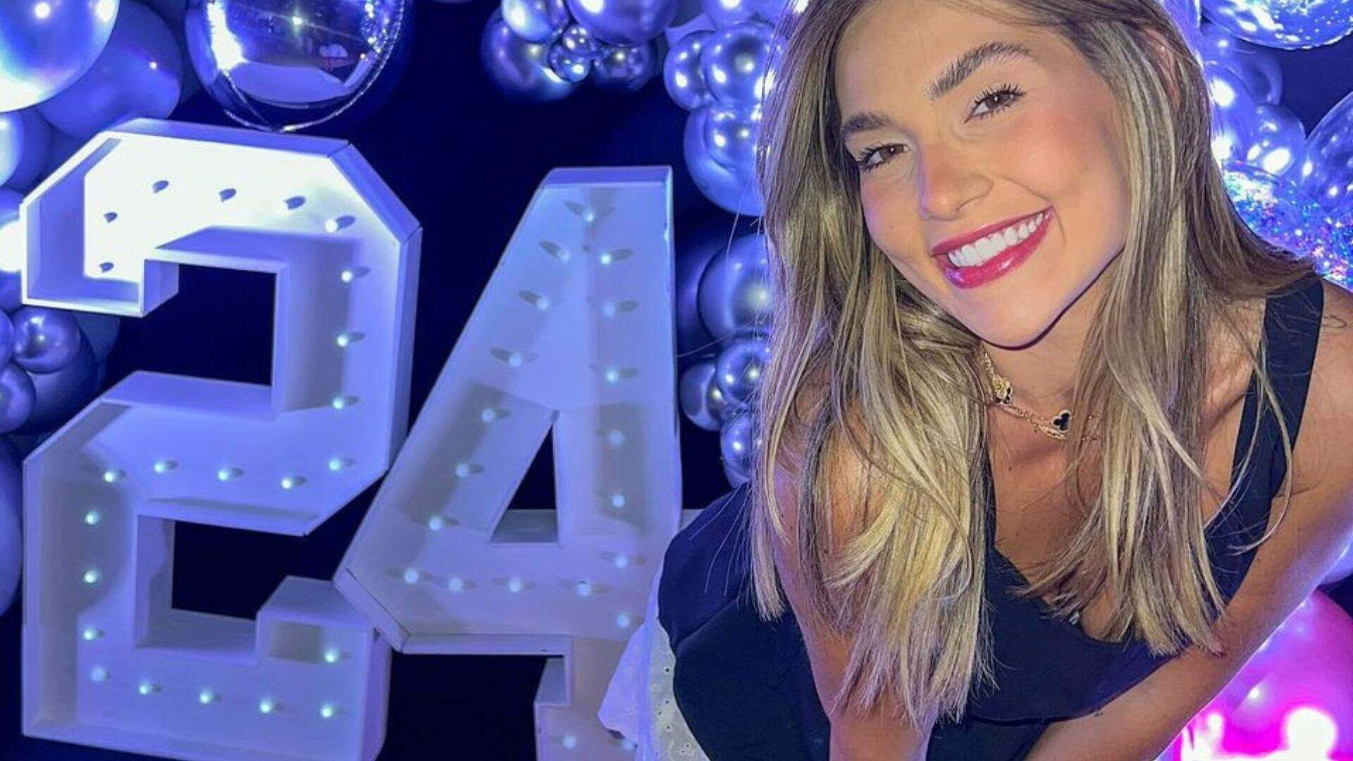 Vestido de Virginia em festa de aniversário divide opiniões na web: “Bem esquisita” - Metropolitana FM