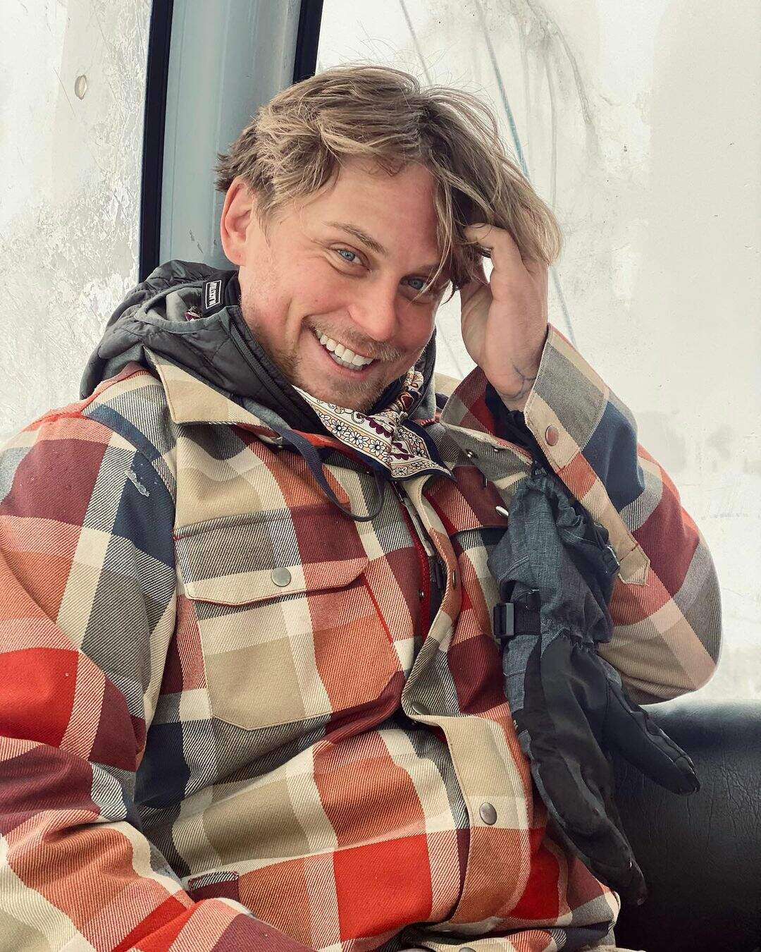 Billy Magnussen estará presente no live-action (Foro: Reprodução/Instagram)