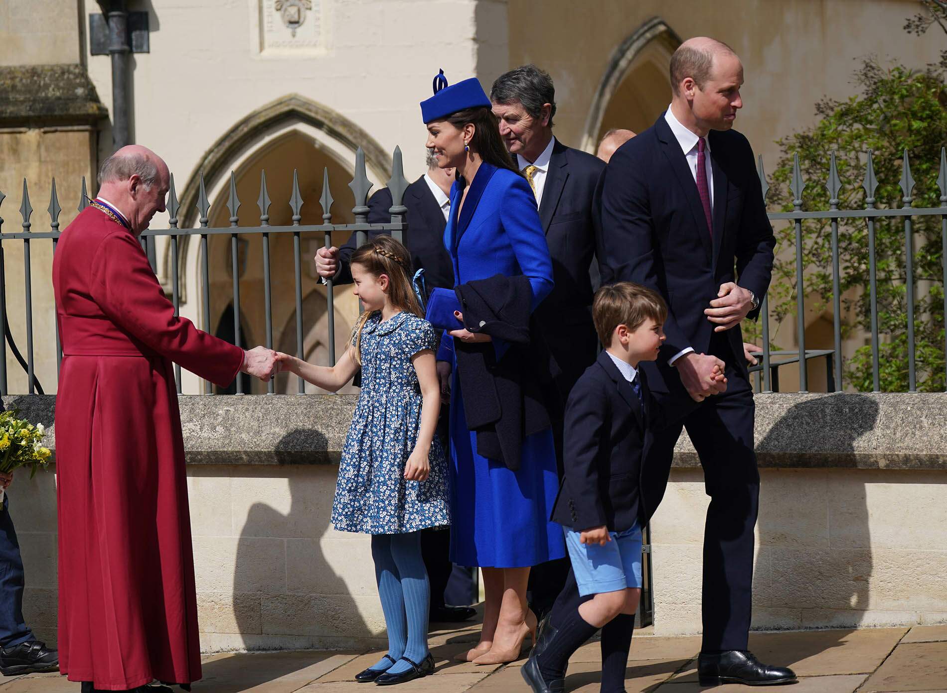 Família real britânica se encontra na missa de Páscoa e surge com looks combinando (Foto: Reprodução/Getty Images)
