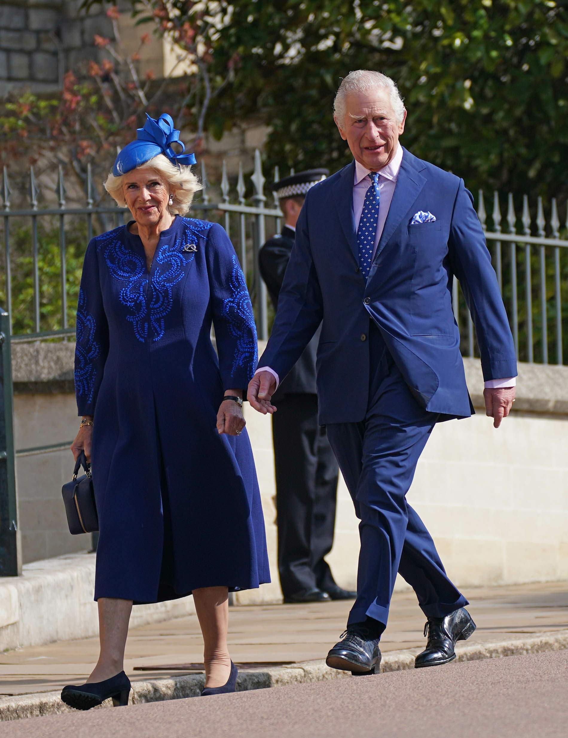 Família real britânica se encontra na missa de Páscoa e surge com looks combinando (Foto: Reprodução/Getty Images)
