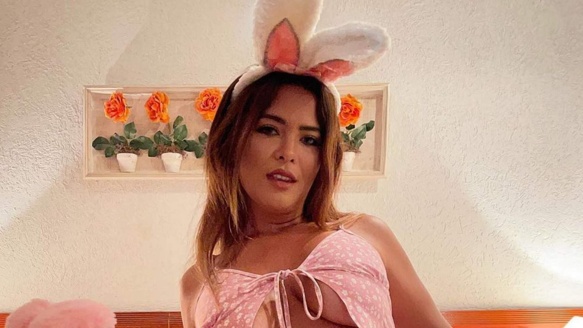 Geisy Arruda não deixa a Páscoa passar e faz ‘travessuras’ vestida de coelhinha: “Caseiro” - Metropolitana FM