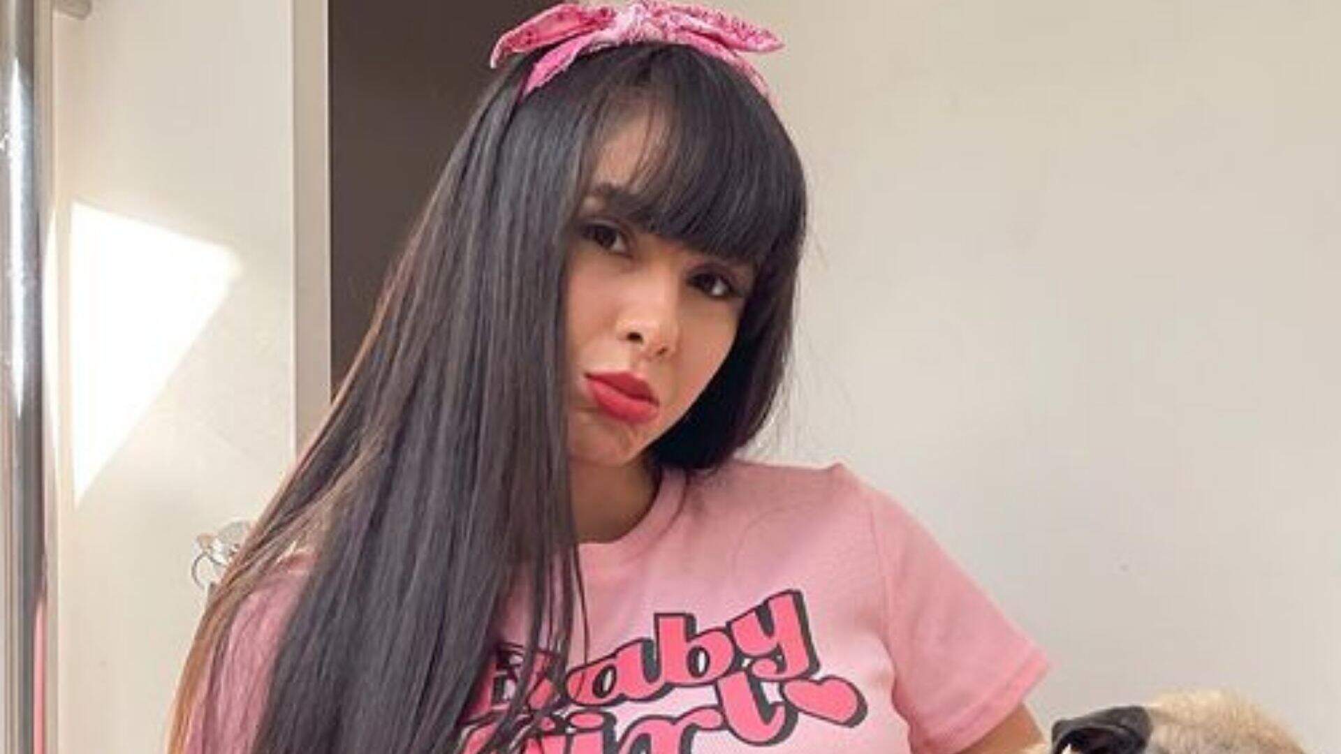 Juliana Caetano, do Bonde do Forró, se filma fazendo bebida e deixa seios ‘pulando’: “Mexendo” - Metropolitana FM