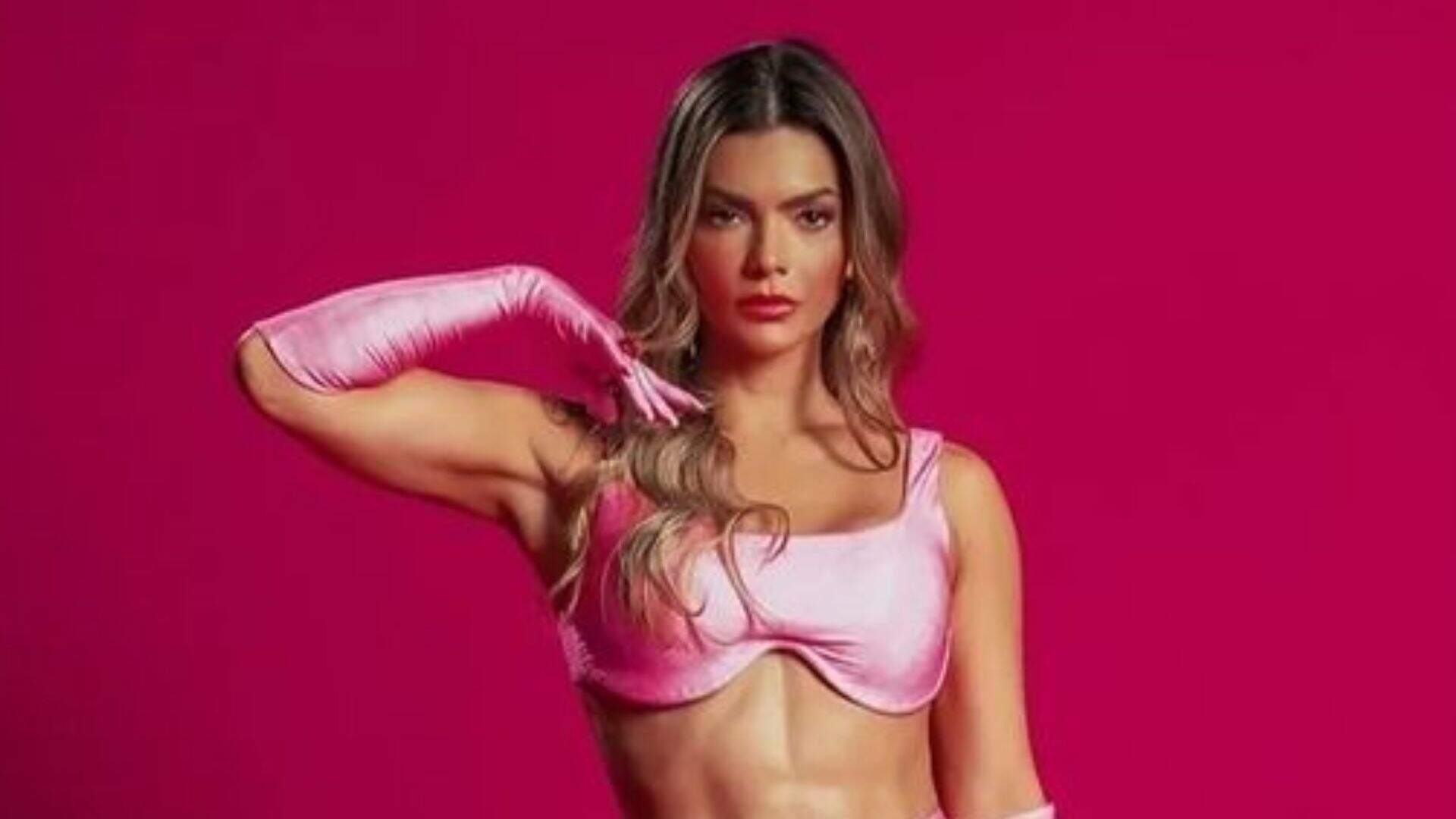 Kelly Key se veste de ‘Barbie’ e esquece que está com saia transparente: “Calcinha rosa?” - Metropolitana FM