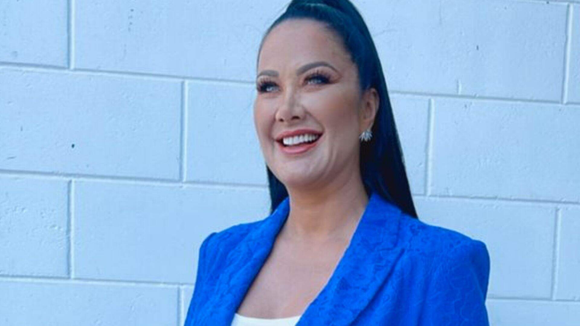 Em frente ao espelho, Helen Ganzarolli exibe corpão turbinado e marquinha íntima ‘pedindo’ zoom - Metropolitana FM