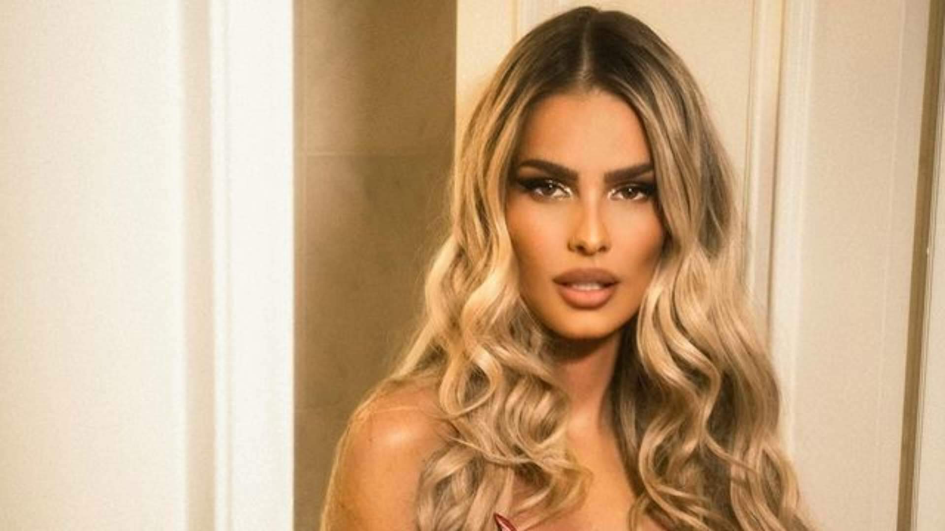 Biquíni minimalista e pose provocante: Yasmin Brunet desafia censura do Instagram em frente ao espelho - Metropolitana FM