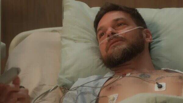 Vai na Fé: Baleado no hospital, Theo pede pela presença de Ben, ‘Perdoar para morrer em paz!’