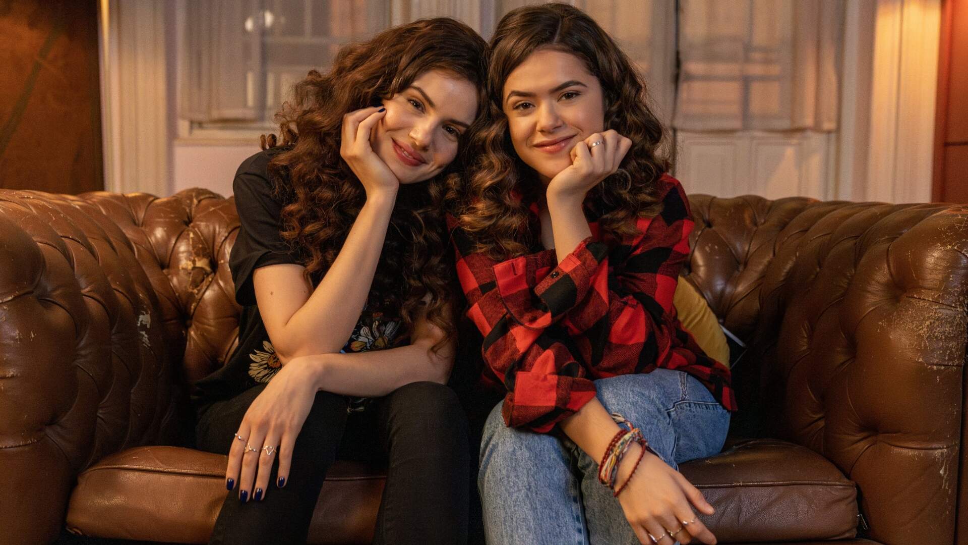 De Volta aos 15: Maísa e Camila Queiroz são destaque em imagens da segunda temporada - Metropolitana FM