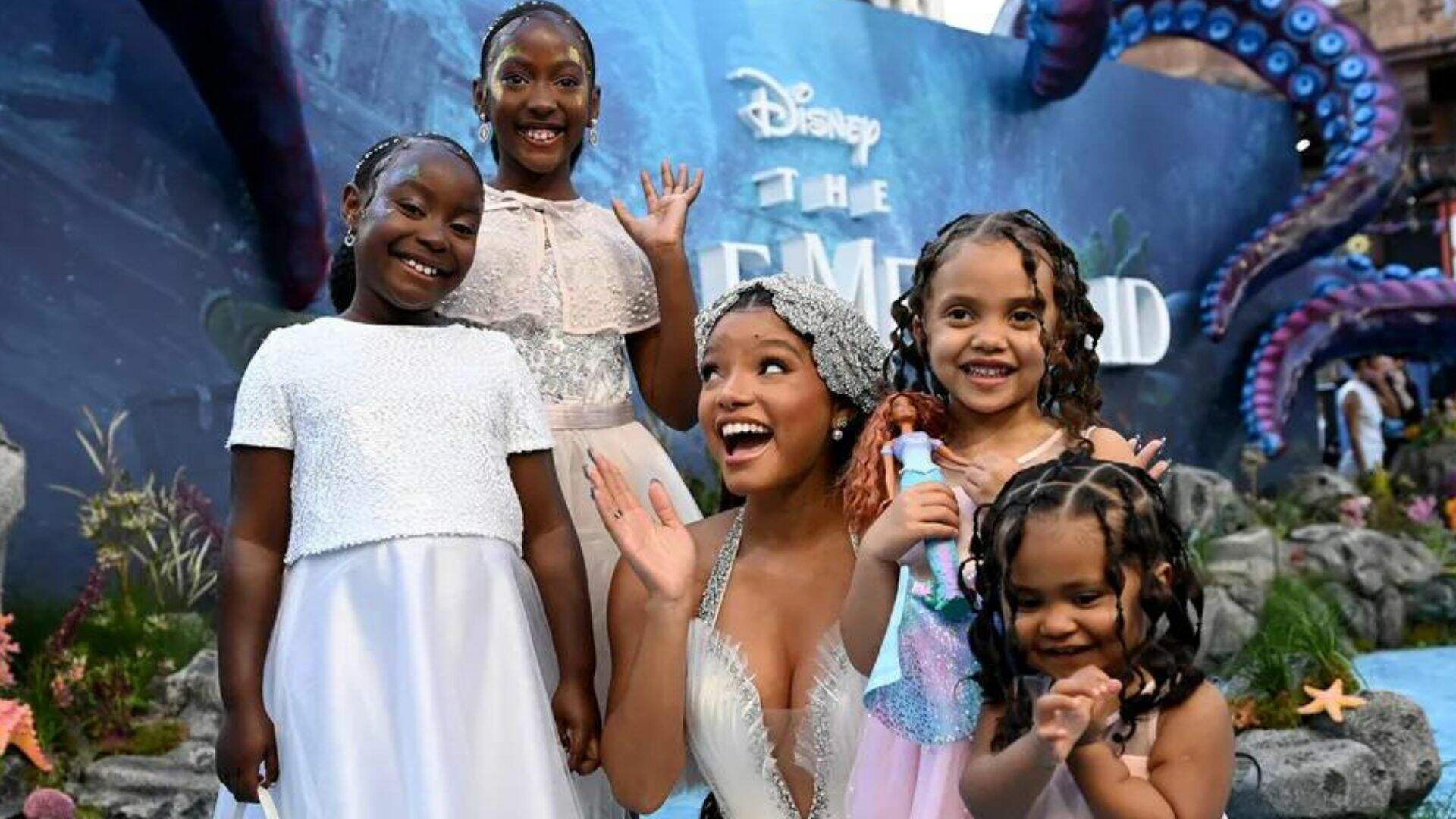 A Pequena Sereia: Halle Bailey e elenco encantam fãs na première do filme em Londres; veja os looks - Metropolitana FM