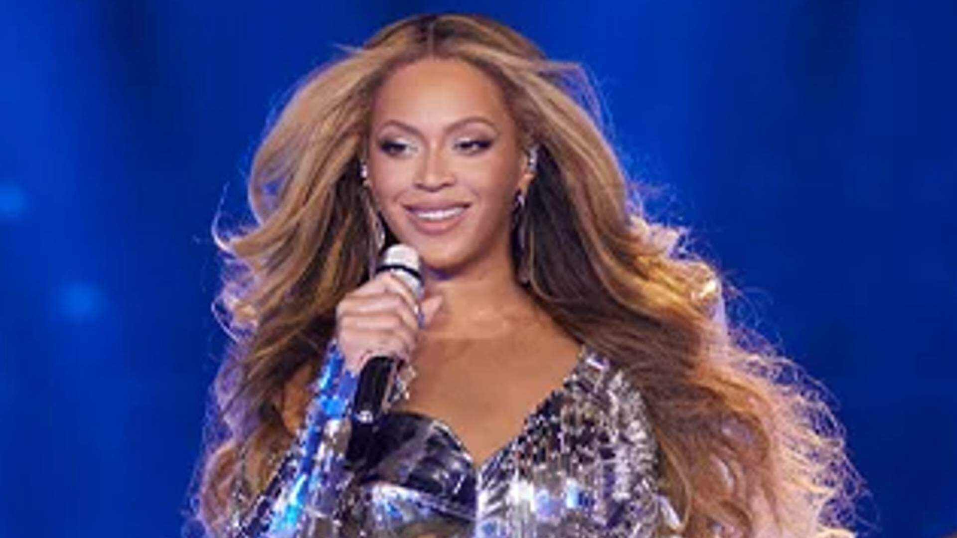 Durante show de Beyoncé, fãs aparecem com looks icônicos da cantora e viralizam na web  - Metropolitana FM