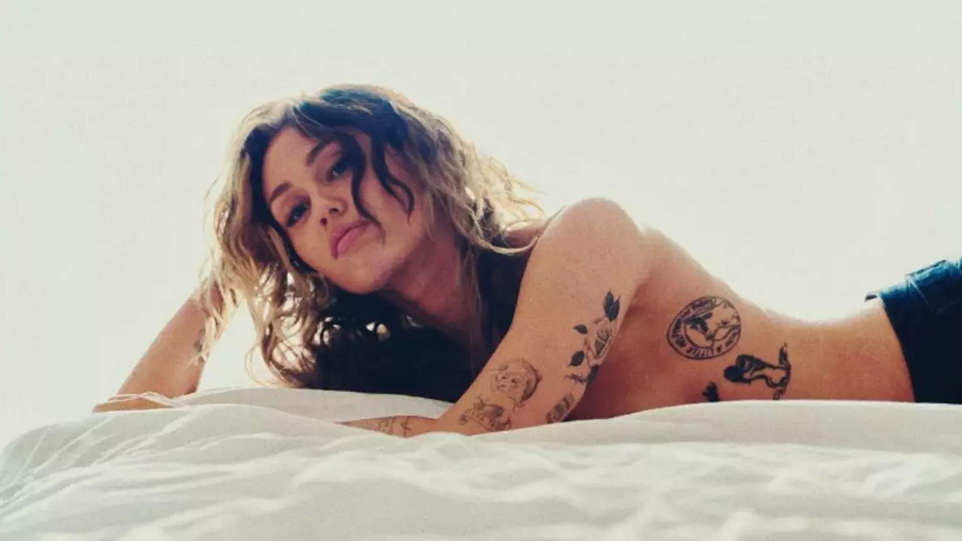 Não gostaram? Fãs ficam desapontados e reprovam novo clipe de Miley Cyrus: “Não pode ser real”
