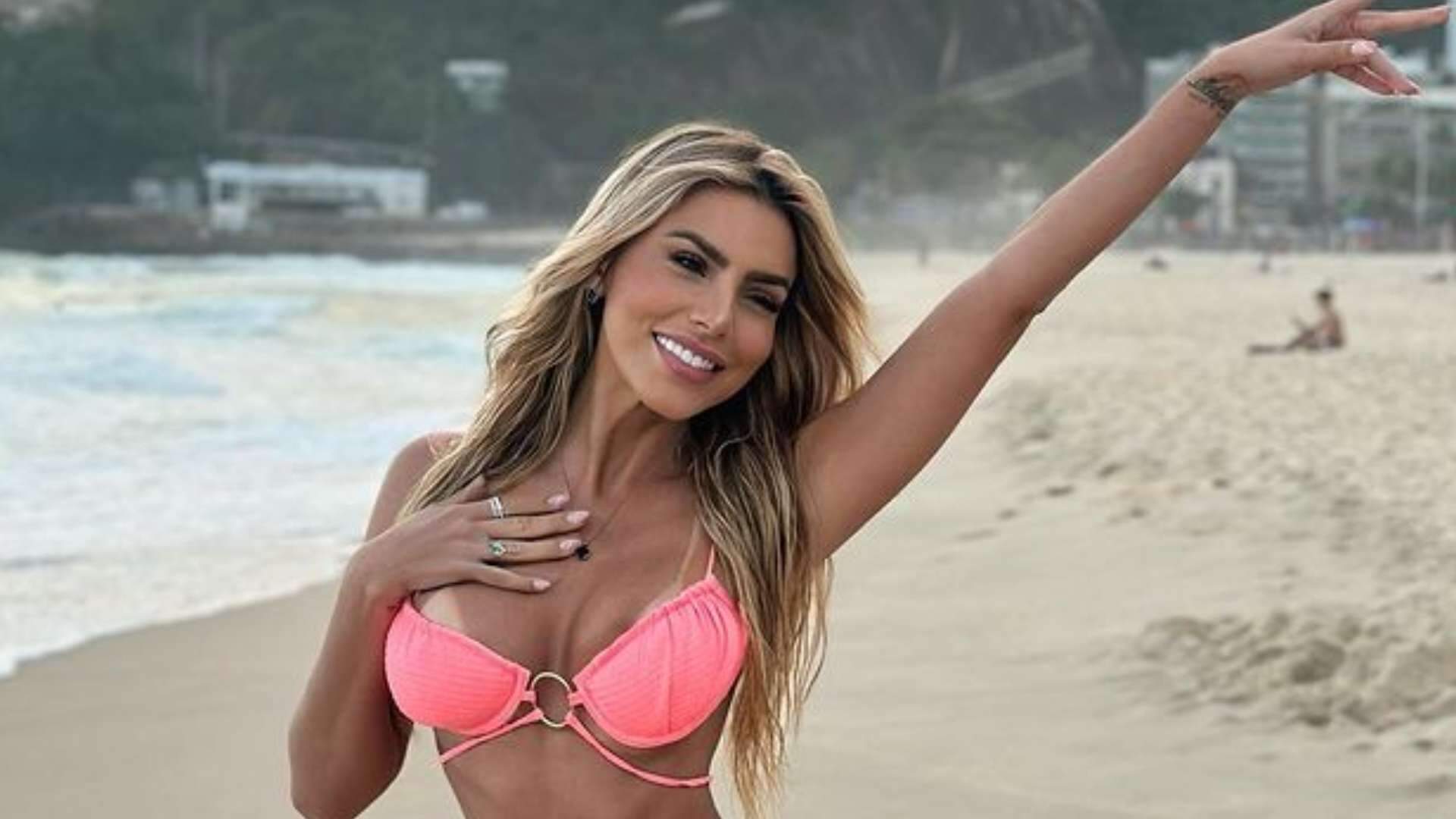 Erika Schneider coloca a câmera no limite para exibir treino de glúteos: “Um bumbum de respeito” - Metropolitana FM