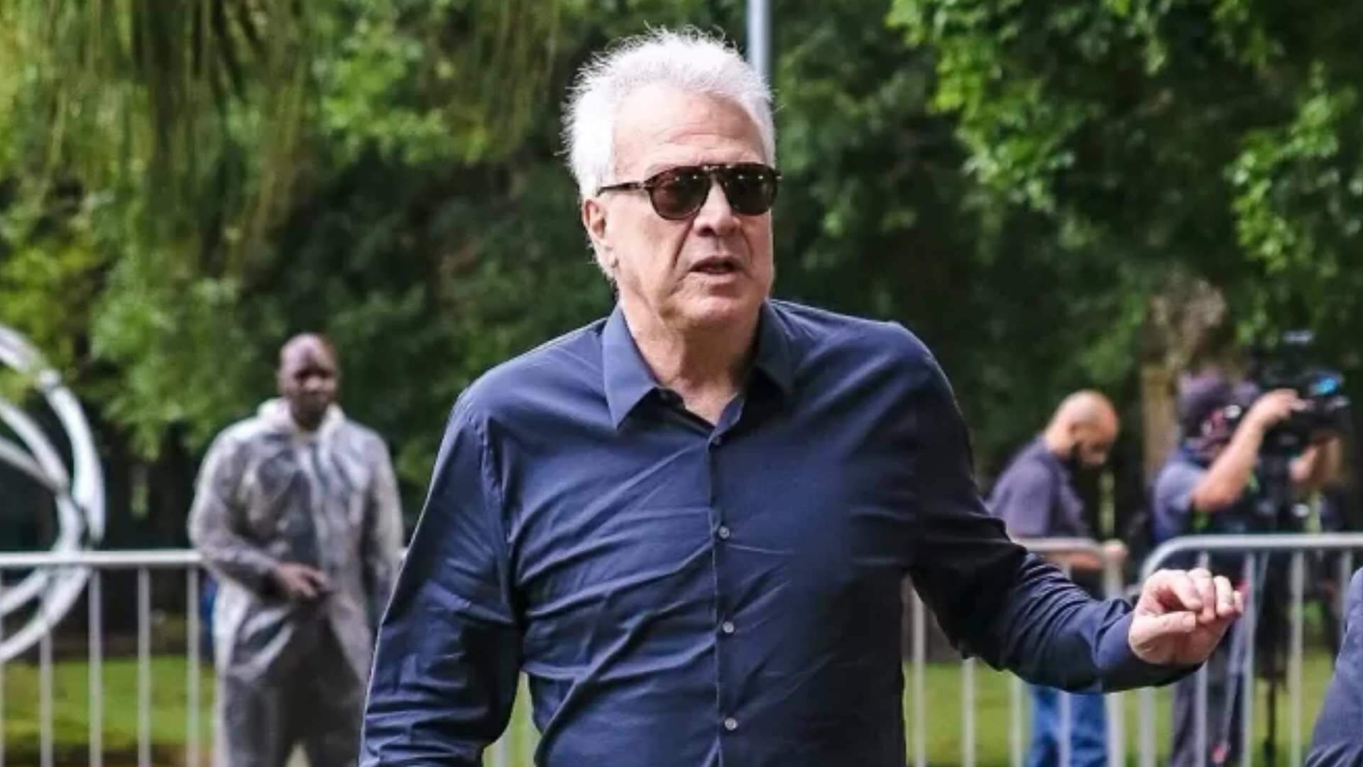 Emocionado, Pedro Bial marca presença no velório de Rita Lee e desabafa: “Dançou com a morte” - Metropolitana FM