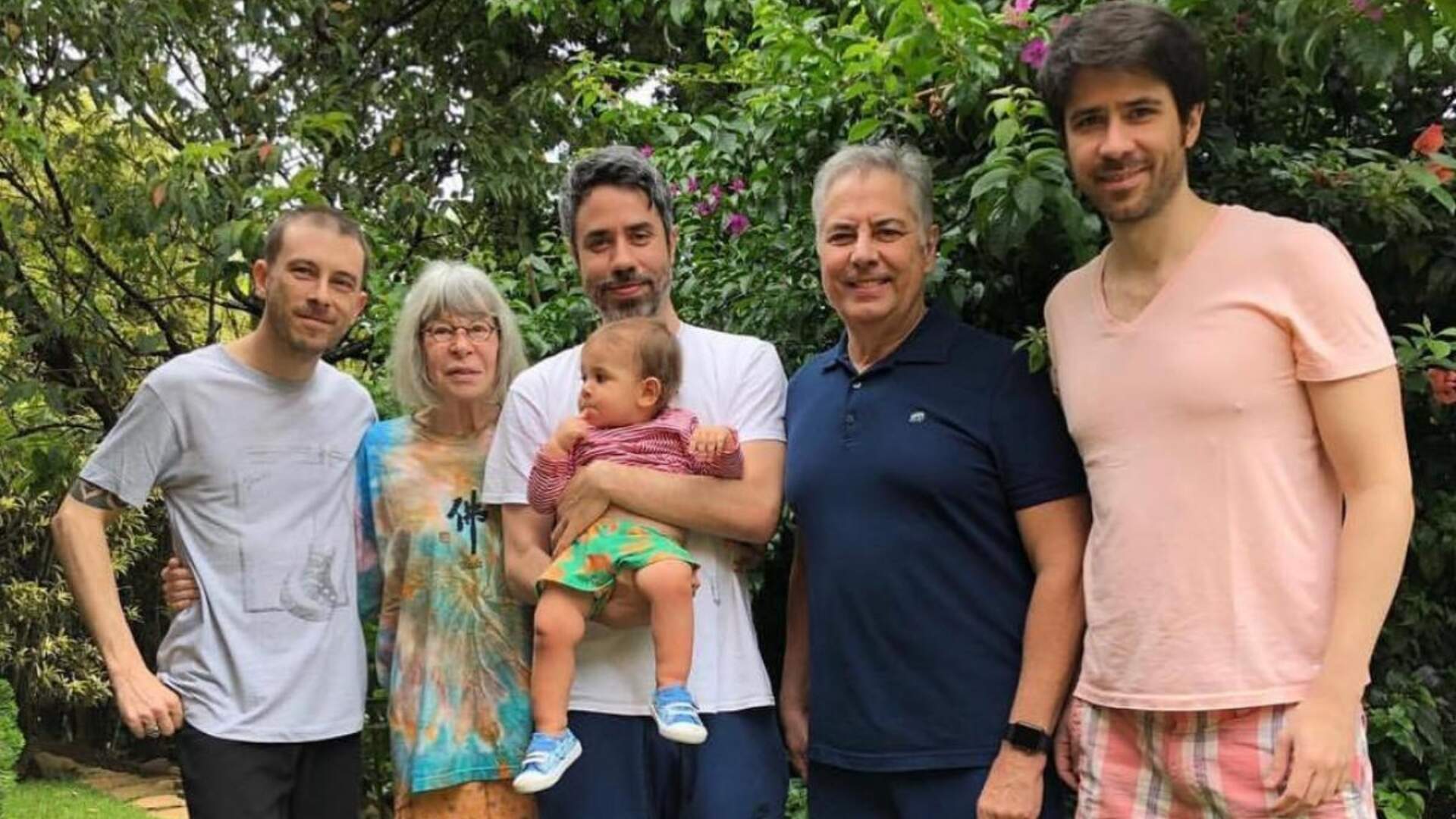 João Lee posta texto emocionante sobre volta para casa dos pais: “Fiquei travado” - Metropolitana FM