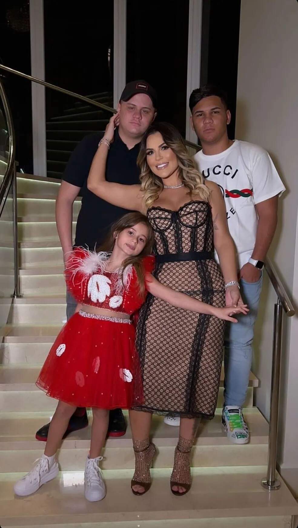 Deolane Bezerra e os filhos: Giliard, Kayky e Valentina