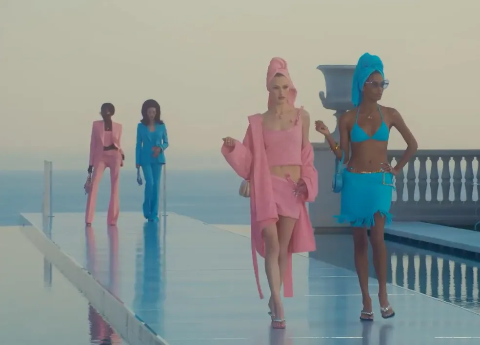 Versace exibe coleção assinada por Dua Lipa em desfile badalado com presença de celebridades (Foto: Reprodução/Instagram)