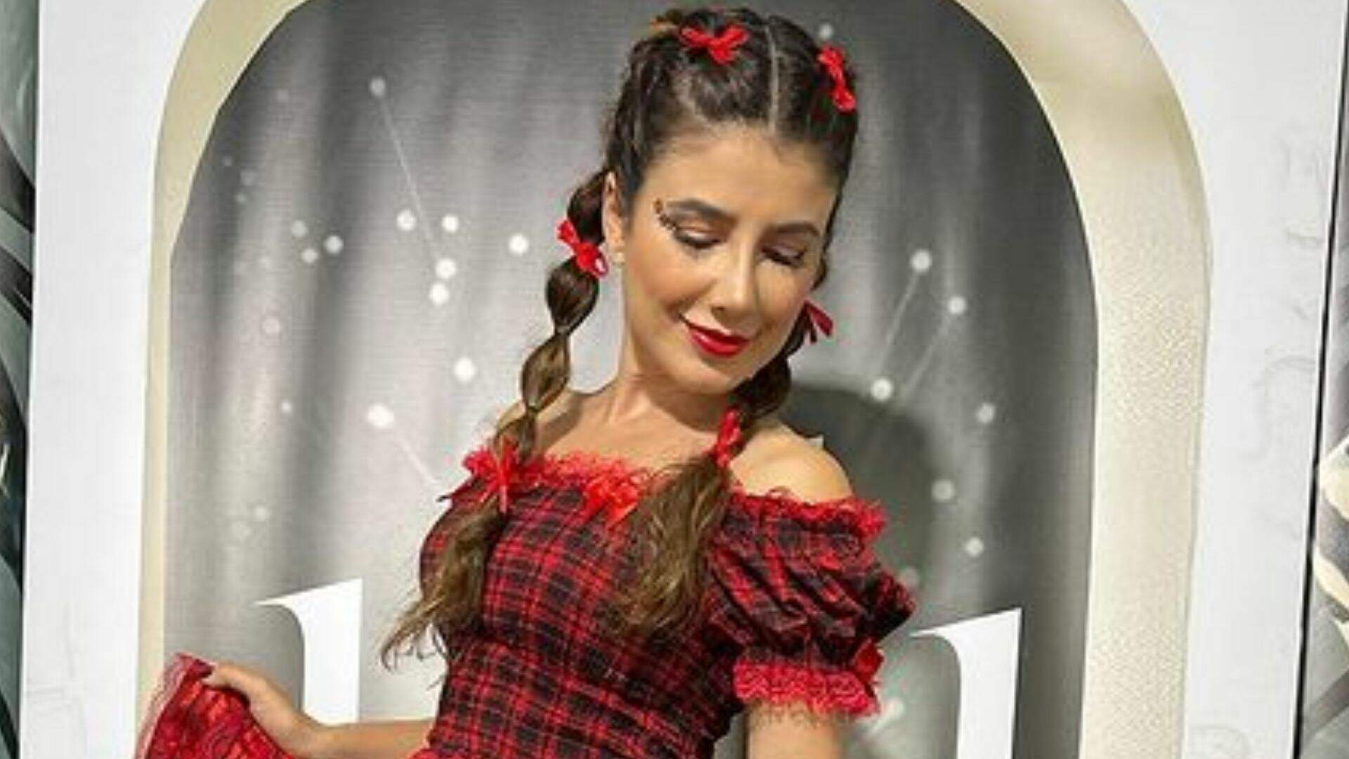 Paula Fernandes encanta com roupa ‘junina’ e exibe bastidores de show: “Bonequinha chegou” - Metropolitana FM