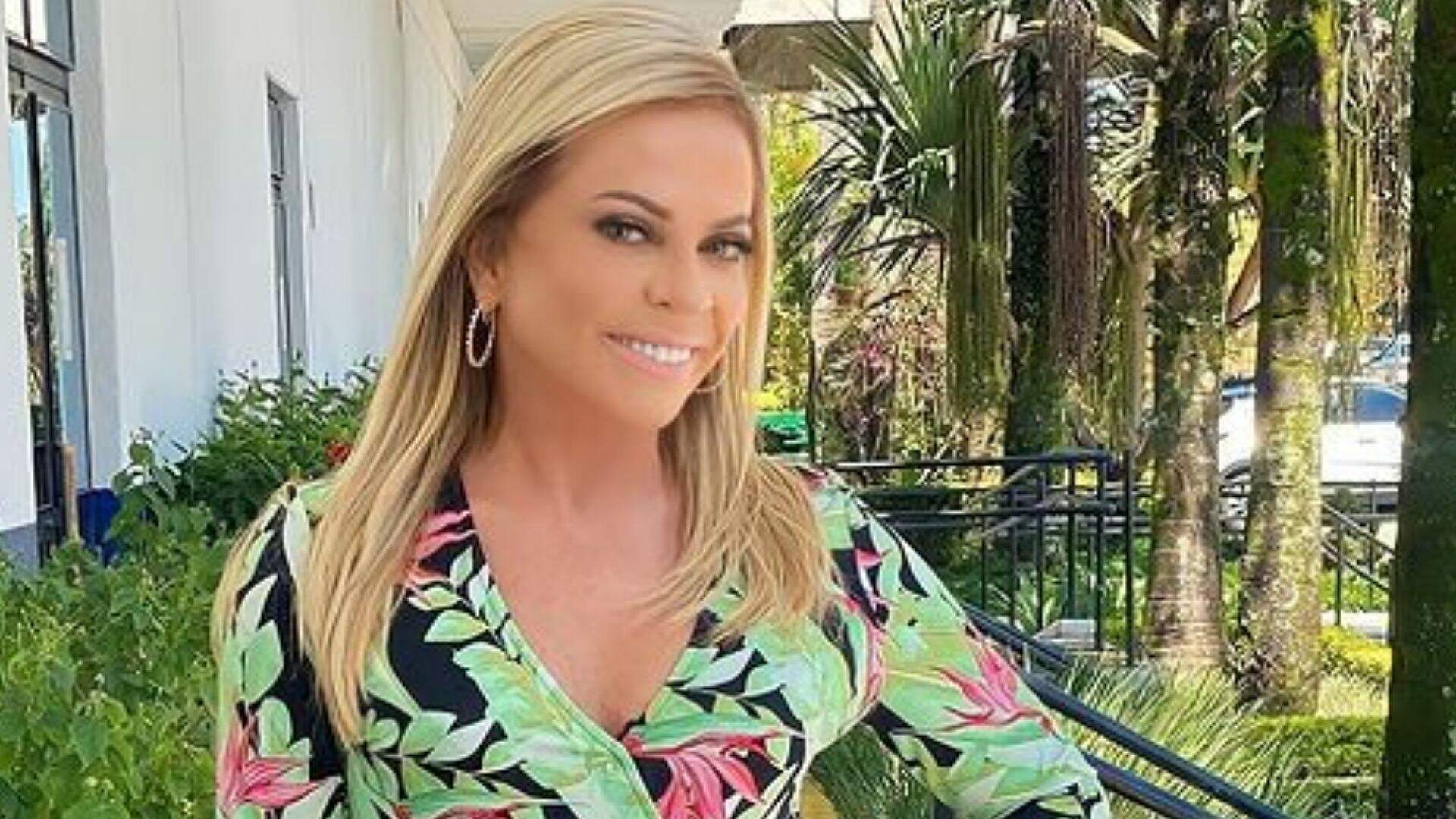 Christina Rocha, ex-apresentadora do Casos de Família, deixa decote mais aberto e revela volume turbinado - Metropolitana FM