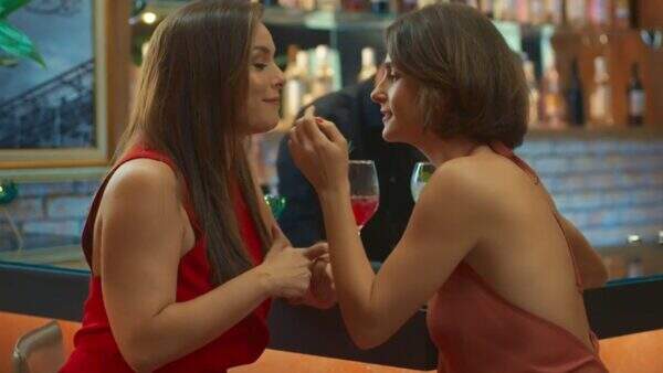O amor venceu! TV Globo confirma data que vai ao ar o beijo entre Clara e Helena