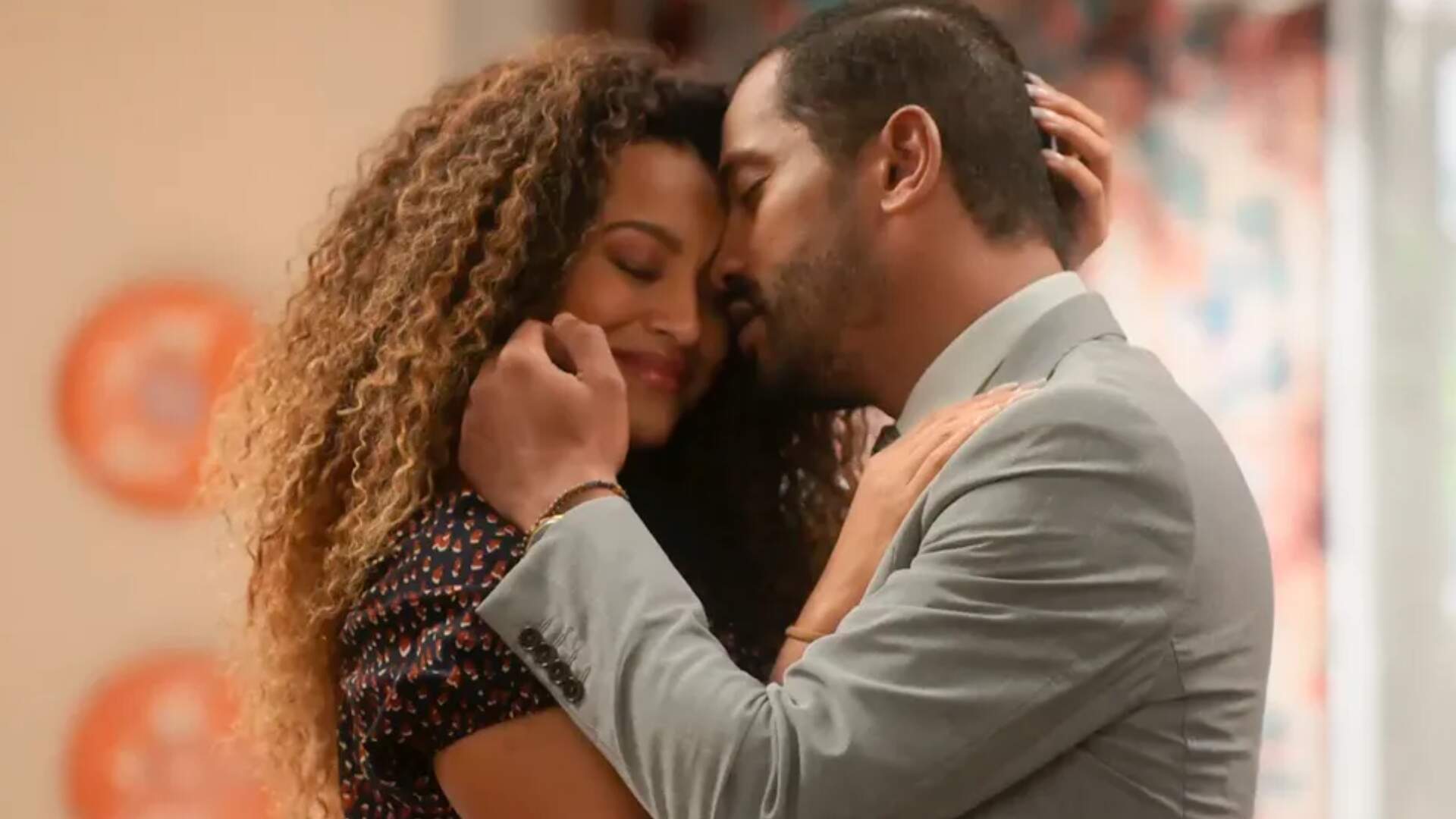 Vai na Fé: O amor está no ar! Apaixonado, Ben pede para passar a noite com Sol
