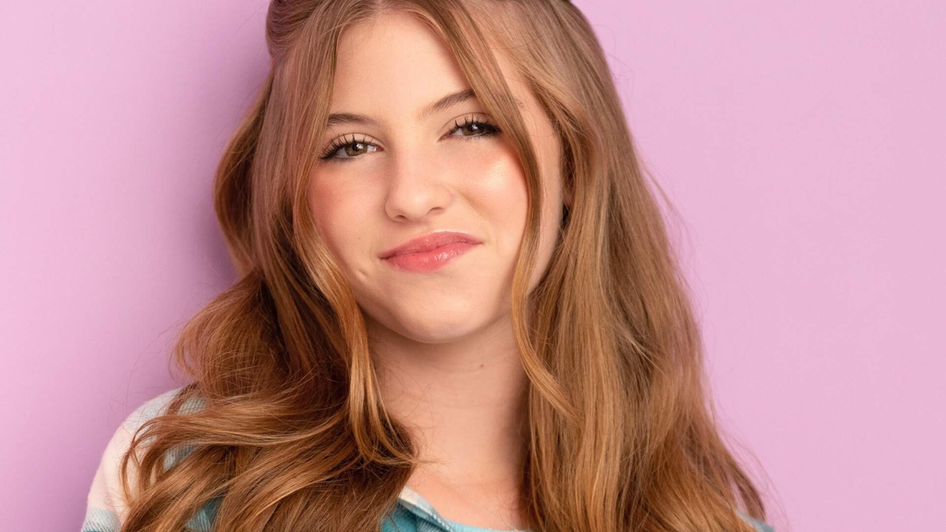 Com Lorena Queiroz, ‘Alice no Mundo da Internet’ recebe prêmio internacional! - Metropolitana FM