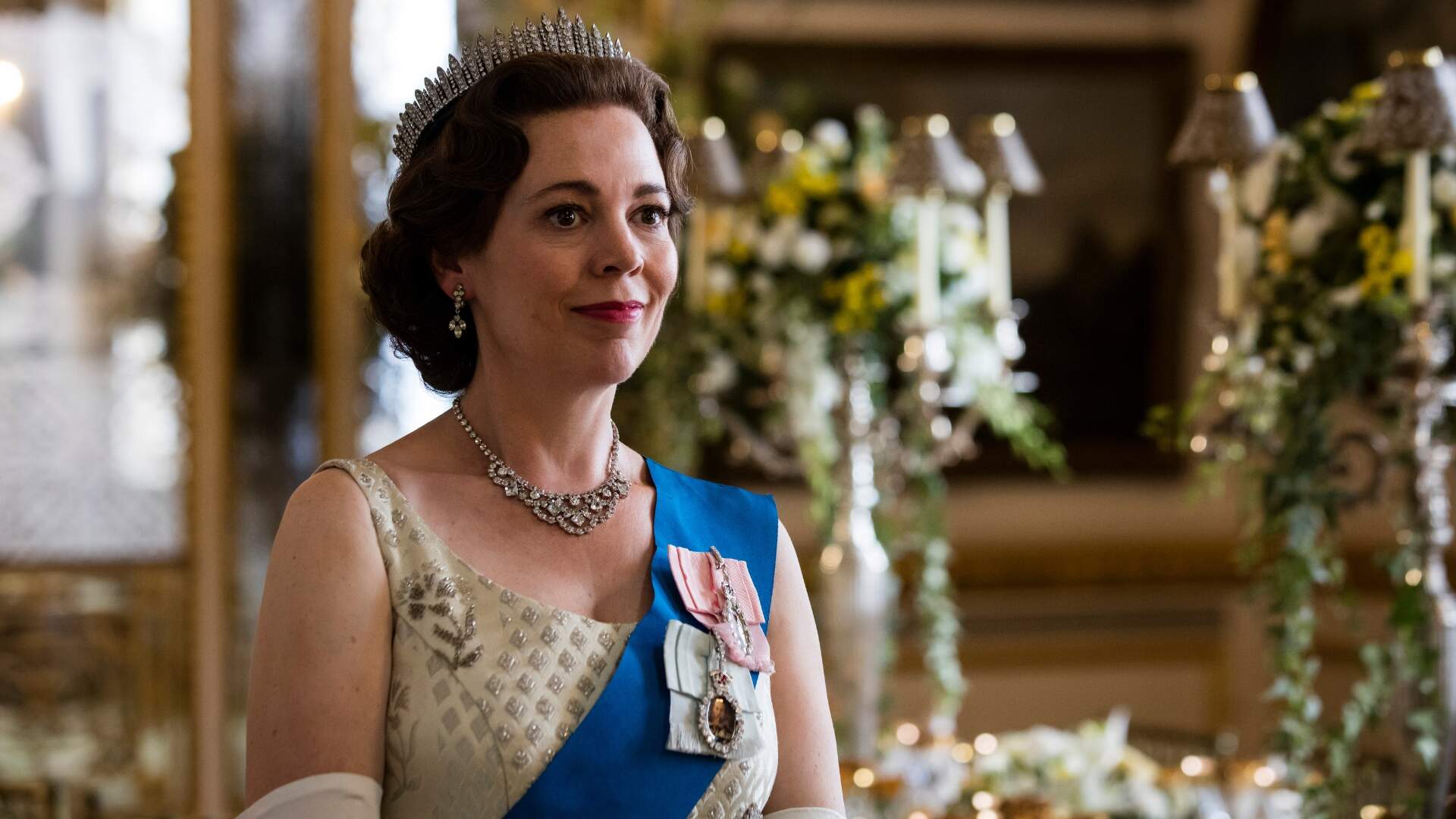 Olivia Colman como Rainha Elizabeth II durante a terceira temporada de “The Crown” (Foto: Sophie Mutevelian/Netflix)