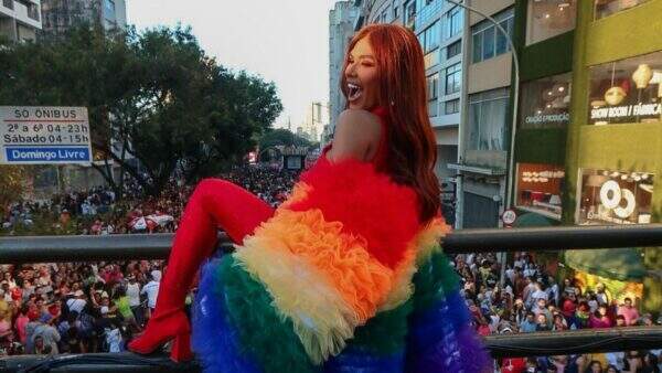 Muita cor e muito brilho! Confira os looks dos famosos na Parada LGBT+ de São Paulo